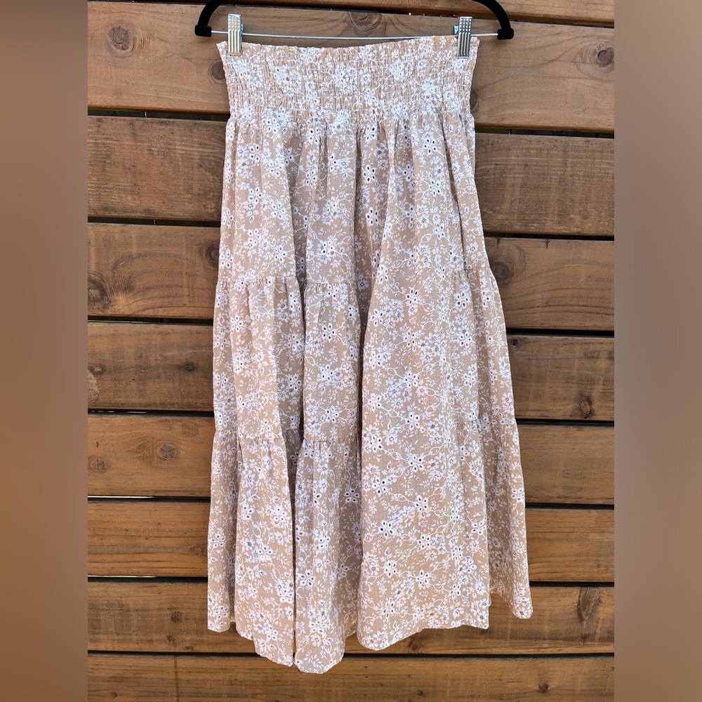 NWT Central Park West NY Celeste floral tiered panel skirt, cream, Sand sz Small